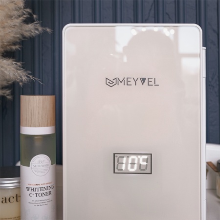 Холодильник для косметики и напитков Meyvel MB-03C1W